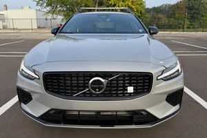 PRÊT À ÊTRE EXPÉDIÉ RHD/LHD 2025 VO-LVO V60 T8 POLE-STAR ENGINEERED 455-HP PLUG-IN HYBRID AWD - Product Image 3