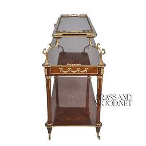 Mesa Consola Clásica de Madera Maciza con Detalles de Latón y Doble Estante para Interiores de Lujo - Product Image 6