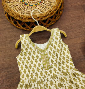 Ensemble Kurta Sharara Traditionnel pour Filles, Imprimé Floral Olive, Entièrement Cousu, Marque Shoryam |   Élégant sans manches pour l'été - Product Image 2