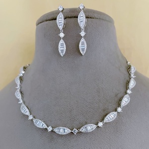 Ensemble collier en zircon scintillant de luxe de belle qualité avec boucles d'oreilles pour mariage fiançailles tenue de fête pour les femmes - Product Image 1