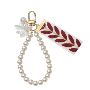 Porte-clés perlé brodé à la mode personnalisé de haute qualité nouveaux produits décorations de cadeaux de vente directe à chaud - Product Image 3