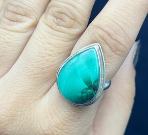 Bague de créateur pour femme en argent sterling 925 avec serti clos, style bohème, malachite et diamant taille poire, cadeau décontracté pour anniversaire et mariage - Product Image 1