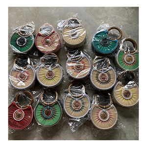 Sac en rotin avec coquillages tissés avec de la fibre de rotin et des détails en coquillages pour accessoires de mode de villégiature, fabriqué à la main au Vietnam - Product Image 4