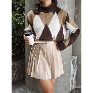 Suéteres y prendas de punto para mujer al por mayor, suaves, texturizados y estampados - Product Image 2