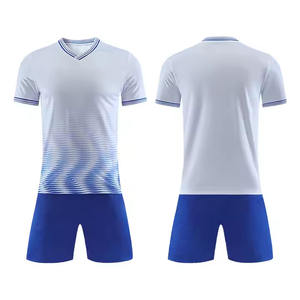 Ensemble de maillot de football rembourré, short et chaussettes 100% polyester pour garçons, téléchargé par Dress Sports - Product Image 1
