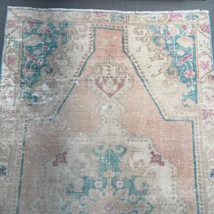 Alfombra Vintage de 4.2x6.9 pies, Alfombra Turca, Alfombra Marroquí de Lana Azul y Rosa - Product Image 3