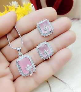 Ensemble de pendentifs en diamant AD Forme carrée Feuille Design avec pierre pour filles et femmes Bijoux indiens élégants faits à la main Produit en vrac - Product Image 5