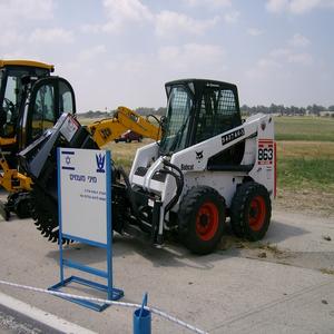 Kubota เครื่องจักรสำหรับเคลื่อนดินรถตักเล็ก - Product Image 5