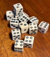 100% dés de jeu en os de buffle de haute qualité ou dés de jeu Ludo personnalisés en gros pour jeu de société de Muawiyah artisanat