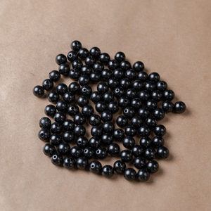 Cuentas redondas pulidas de Shungita de 0.39 pulgadas (10 mm), agujero de 0.06 pulgadas (1.5 mm) - Product Image 3