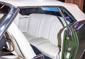 Ply-mo-uth Ba-rra-cuda Convertible Clásica de Época de 1970 de Segunda Mano - Product Image 3