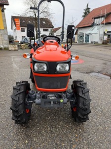 Tractor Kubota EK1-261 Seminuevo de 24Hp, 25Hp, 30Hp a Precio Económico |   Tractores Kubota con Tracción en las Cuatro Ruedas Listos para Exportación - Product Image 2