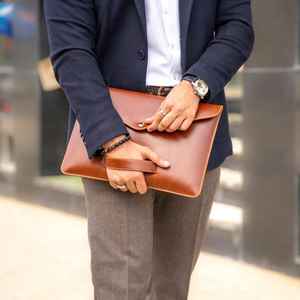 Housse en cuir véritable moderne pour ordinateur portable Organisateur de bureau fait main Portefeuille d'affaires Durable Executive Classic Case - Product Image 3