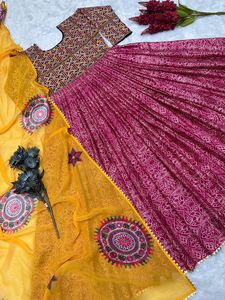 Nueva colección de diseñador Chinon Silk Fancy bordado Real Mirror Work y vestido de impresión digital con Dupatta a precio mayorista - Product Image 2