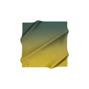 Écharpe carrée en soie 100% à imprimé numérique dégradé, style vintage de créateur pour le printemps et l'été - Product Image 1