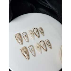 Uñas Artificiales Barrocas Color Marfil, Elegantes y Atemporales - Product Image 3