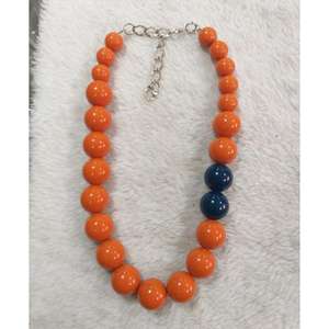 Fournisseur en gros de colliers pendentifs en résine tendance avec art floral botanique pour femmes disponibles à prix de gros - Product Image 6