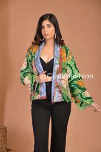 Chaqueta corta de talla grande Reversible Kantha acolchada bordada para mujer Estilo vintage bohemio Diseño Kediya - Product Image 4