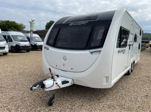 Caravane de luxe entièrement équipée, maison mobile pour voyages, camping-car 4 couchages. - Product Image 3