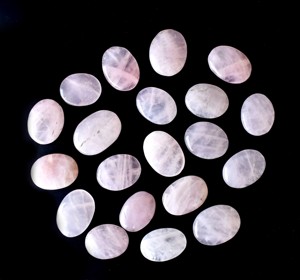 Piedra de Cuarzo Rosa Ovalada Tallada, Ecológica y Atractiva, para Aliviar el Estrés, Cristales Naturales Pulidos, Decoración, Meditación - Product Image 2