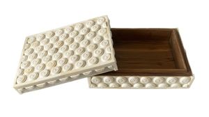 Caja de pañuelos de madera rectangular con incrustaciones de hueso MDF duradero hecho a mano y organizador de almacenamiento de joyería de lujo con diseño moderno en espiral blanco - Product Image 3