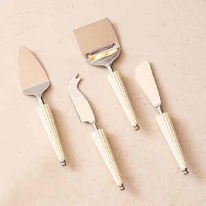 ชุดเครื่องมือหั่นและหั่นชีสสแตนเลสด้ามไม้หนาสองเฉด - Product Image 2