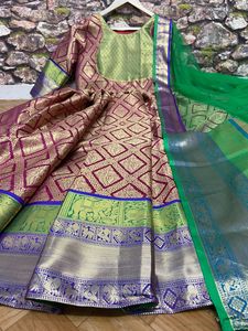 Tissu en soie Banarasi de haute qualité, tissage Zari, robe longue traditionnelle pour mariage, dupatta, tenue de soirée, conçu pour les filles magnifiques - Product Image 3
