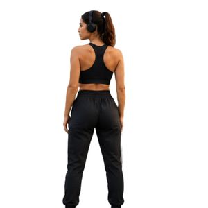 Conjunto Deportivo Negro para Mujer con Sujetador Deportivo, Pantalones Jogger y Auriculares Intrauditivos – Ropa Deportiva - Product Image 4