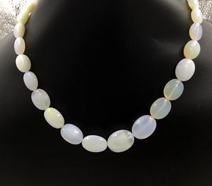 Gema de Ópalo Amarillo Natural de 194 Quilates, Ovalada y Lisa, para la Elaboración de Joyería Fina - Product Image 4