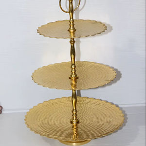Soporte para pasteles de tres niveles hecho de aluminio que da un aspecto lujoso en eventos de corte de pasteles, justifica la realeza y el estatus. - Product Image 1