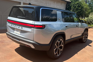 Rivian R1S Adventure Edition 2024 d'occasion en parfait état, conduite à gauche, sièges en cuir, caméra arrière - Product Image 4