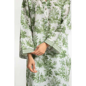 ชุดเซ็ตสองชิ้นลำลองสำหรับผู้หญิง สีขาว ผ้าโพลีแคมบริค ระบายอากาศได้ดี คอวี แขนยาว ลายพิมพ์ ชุดเซ็ตฤดูใบไม้ผลิ/ฤดูร้อน กางเกงขาสั้น ไซส์ XS/XS - Product Image 2