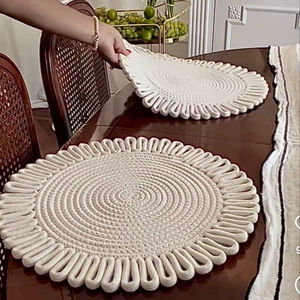 Set de table en macramé conçu pour une décoration de table simple, les repas quotidiens et une ambiance conviviale à la maison. - Product Image 1