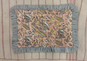 Napperons de table matelassés en coton imprimé de blocs de main colorés avec volant, napperons à volants en coton imprimé floral coloré pour la décoration - Product Image 3