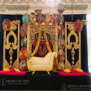 Wooden Oval Frames with Crown - Product Image 2