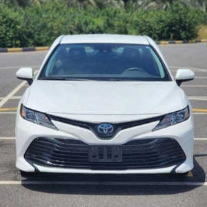 Camry Híbrido LE AWD 2022, Nuevo, Asientos de Cuero, Control de Crucero Adaptativo, Volante a la Izquierda, Neumáticos R19, Cámara Trasera de 360°, Techo Panorámico - Product Image 1