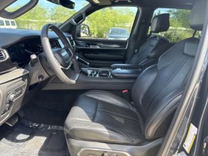 Jeep Wagoneer Serie III 2022 Usado en Buen Estado, Motor V8 5.7L Gasolina/Eléctrico - Product Image 4