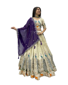 Broderie au design moderne Lehenga Choli pour les femmes Vêtements de fête en coton très demandés en soie et polyester à bas prix - Product Image 1