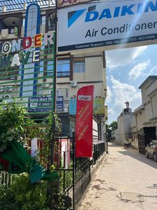 Banderas Promocionales Personalizadas con Astas de Aluminio, Impresión Digital en Poliéster, Cualquier Tamaño, Base Pesada con Relleno, Máxima Resistencia al Viento - Product Image 5