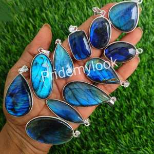 Tendance maintenant Bleu Labradorite Pendentifs Charmes, En Gros 925 Argent Plaqué Cristal Gemme Collier Pendentifs, Bijoux De Mode - Product Image 1