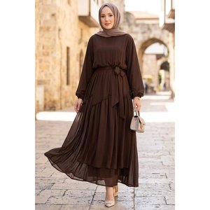 Vestido Asimétrico de Gasa con Volantes, Estilo Modesto con Cintura Imperio, Color Marrón - Product Image 1