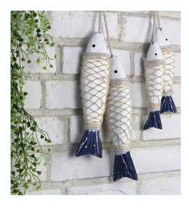 Un icono cultural de perseverancia y supervivencia, el pez de madera representa el espíritu duradero de aquellos que han enfrentado dificultades - Product Image 1