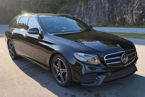Mercedes-Benz E400 4Matic Wagon 2018 d'occasion en excellent état, V6 biturbo, transmission intégrale, pack Premium 3, non modifié - Product Image 2