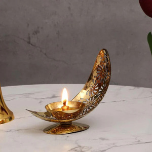 Huile de laiton Diya élégance intemporelle pour les rituels spirituels Bougeoir d'inspiration vintage Diya en laiton antique pour les occasions festives - Product Image 1