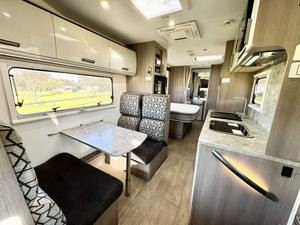 Autocaravanas y Caravanas de Lujo de Alta Calidad, Remolques de Viaje para Acampar, Vehículos para Uso Doméstico con Sistema de Agua y Aire - Product Image 3