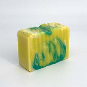 Savon Solide Artisanal au Lait de Chèvre avec Mousse de Mer et Acide Kojique 100g – Anti-Acné – Ingrédients Clés : Beurre de Karité, Lait - Product Image 2