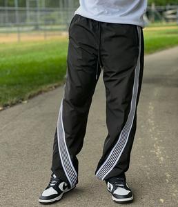 กางเกงขาบานผ้าไนลอนสำหรับผู้ชายกางเกงวิ่งสะท้อนแสงทรงหลวมโอเวอร์ไซส์ออกแบบได้ตามต้องการ - Product Image 4