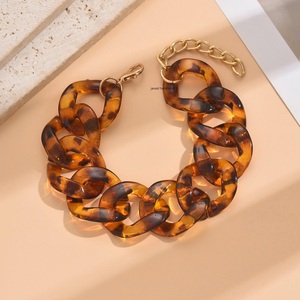 แฟชั่นใหม่สร้อยคอโซ่อะคริลิคเรซินสีเงินขนาดใหญ่พร้อมจี้หัวใจลูกปัดเครื่องประดับลูกปัดสำหรับงานเลี้ยงขนาดใหญ่-สำหรับเป็นของขวัญ - Product Image 3