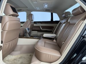 Voiture d'occasion <span class=keywords><strong>2014</strong></span> pour <span class=keywords><strong>Phaeton</strong></span> 4.2L V8 FSI Noir Toutes Options Volant à Gauche Cuir R19 Suspension Pneumatique Toit Ouvrant Solaire 4MOTION AWD - Product Image 6