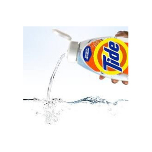 Doux pour les tissus, le rinçage pour tissus Tide Clean Boost offre une douceur maximale et élimine les odeurs. - Product Image 3